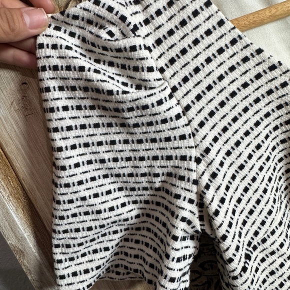 Ann Taylor Striped Black/White Puff Sleeve Shell Sheath Mini Feminine Dress sz 2 - Picture 7 of 8